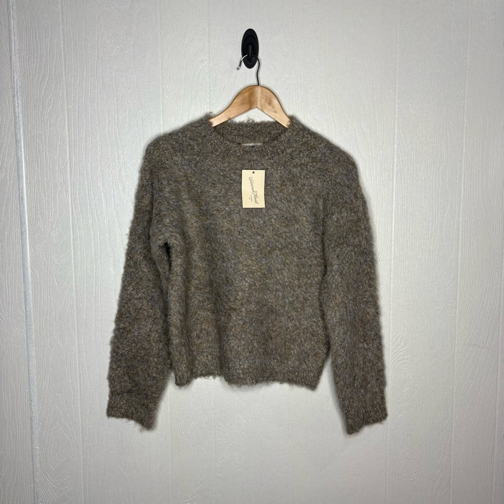 NWT Universal threads fuzzy Crewneck sweater size xs